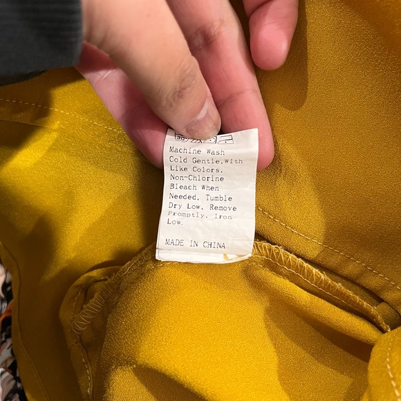 Necktie Gold Professional blouse - Picture 3 of 3